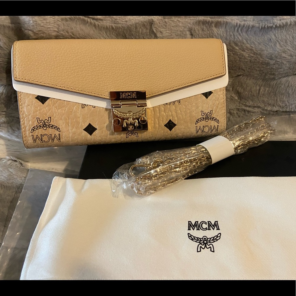 *AUTHENTIC* MCM SPOT PARK AVENUE WALLET
